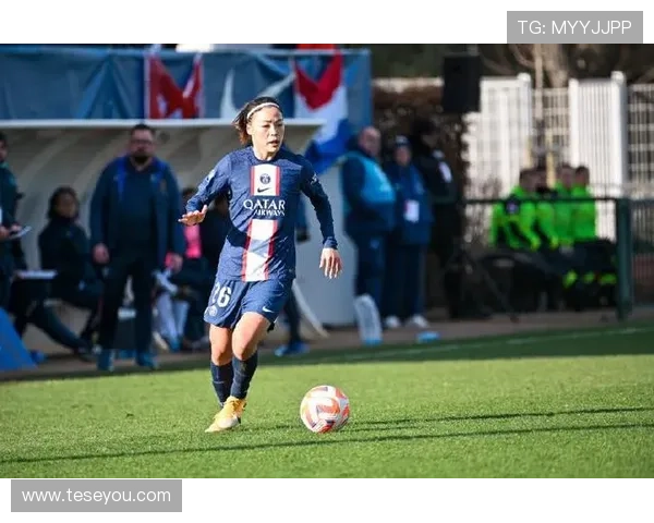 李梦雯带队赛后庆祝 十座玫瑰梦想球场落陕西